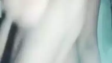 Amateur video of teen Indian in pink bra who masturbates pussy in room