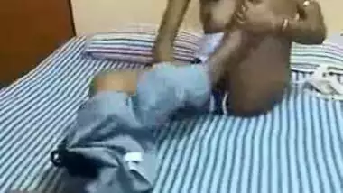 Indian slim girl sex video shot by her boyfriend