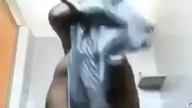 Indian aunty needs a camera to film XXX video and she finds it