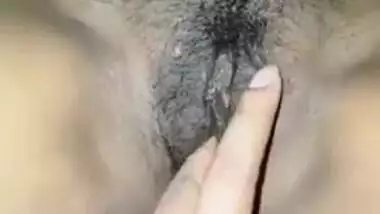Tempting Indian cheating fuck takes no XXX cock but fingers in sex hole