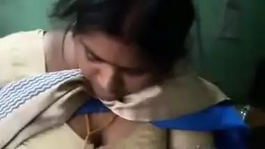 Insistent Indian man coaxes wife to flash boobs for his porn film