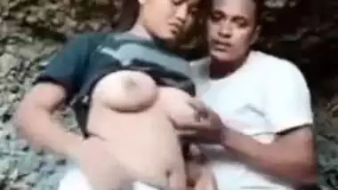 Dude takes his young Desi slut to the mountains to enjoy XXX blowjob