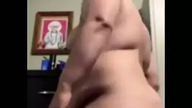 BBW desi nude applying body lotion viral video call