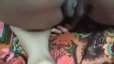 Guy licks GF’s asshole in Indian sex MMS
