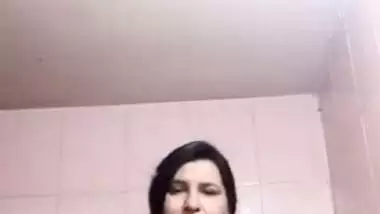 Paki aunty stripping bra and panty nude viral show