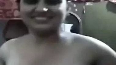 Desi MMS latest clip of a desi angels topless show