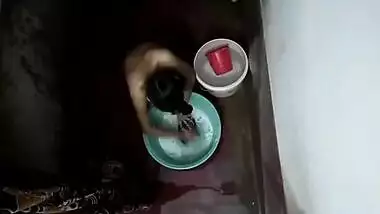 Hidden footage of naked XXX Desi housewife relaxing in the bathroom