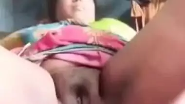 Amateur Desi MILF spreads legs to show XXX pussy in solo MMS video