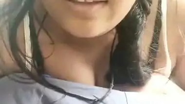 Super Hot Look Desi Girl Showing Her Boobs and Pussy New Video