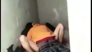 Desi XXX video - Young college coed and BF caught fucking outdoor