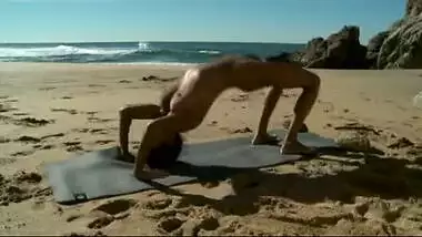 Beach most excellent place for yoga classes as Hot girl demonstrates