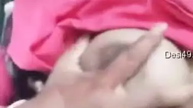 Indian gal finds quiet spot perfect to flash tits and hairy XXX peach