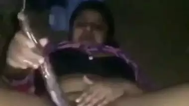 Nude desi lady fucks her hairy pussy with a brinjal