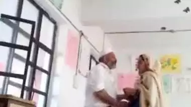 School Peon Fuck Teacher Bhabi in Classroom