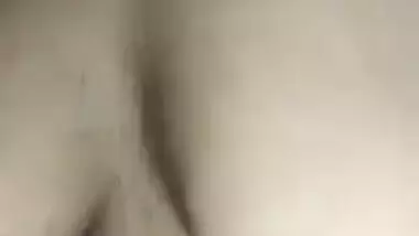 Amateur Desi MILF finds quiet XXX spot perfect to record sex striptease