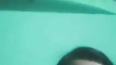 Slim village bhabhi makes nude XXX video for her horny Desi lover