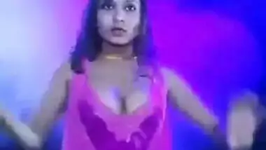 Desi girl hot dance