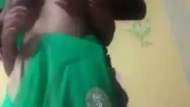 Girlfriend in saree lets boyfriend press her big boobs