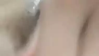 Karachi babe fucks with a metal rod in xxx Pakistani MMS