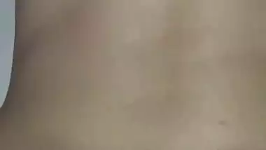 قالت بشكل مريح ، ضع صديقك في الجيب أو اغضب