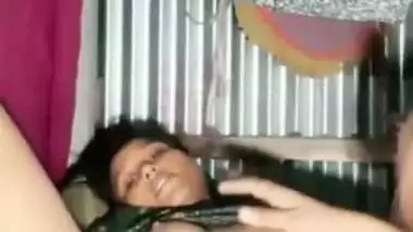 HD Tamil sex MMS of a wild lover eating his horny GF