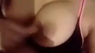 Desi wench shows her fantastic XXX tits and fingers cunt in MMS solo