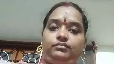Tamil chubby wife boobs showing for secret lover viral MMS