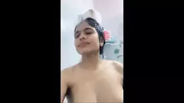 Showering desi beauty video