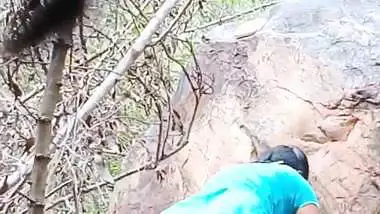 Crazy guy shoots his outdoor sex MMS with a whore