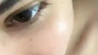 Indian girl showing asshole by spreading big ass