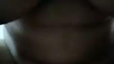Man penetrates horny Desi MILF in bed secretly making a XXX video MMS
