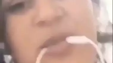 Bhabhi sex affair video call showing boobs to secret lover