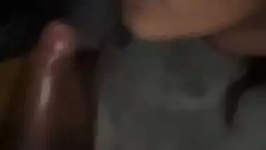 Cute Goa girl gives an Indian blowjob to her lover