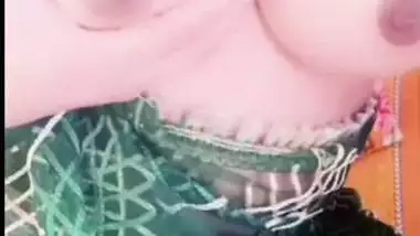 Solo nude show of big boobs girlfriend fingering