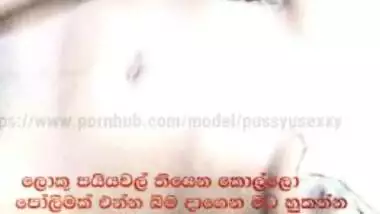 south Indian collage girl स्कूल की लड़कीvideo call fun with her boyfriend in rainy outdoor