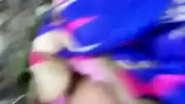 Lonely Desi woman looks ready for porn and a stranger starts filming her