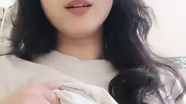 Desi beauty lifting bra one side boob show viral MMS
