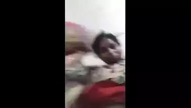 Indian whore sits on the floor and fingers her twat in amateur porn