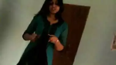 Small Indian tits have the XXX right to be showed off by sex model