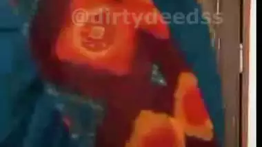 Homely housewife strips saree and shows naked boobs