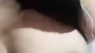 Married bhabhi removing bra and showing big boobs