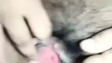 For everyone who wants XXX sex Desi woman shows of body in MMS clip