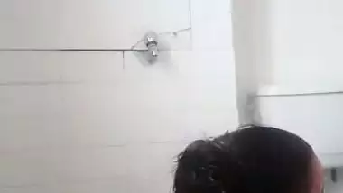 Desi sex video of husband fucking his wife during bath