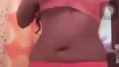 Winsome Desi webcam model performs her first sex video for the fan