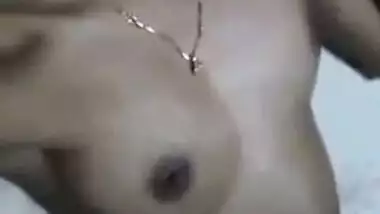 Desi Girl girl showing her cute boobs