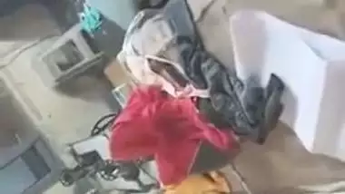 Chubby Desi XXX aunty have sex with worker inside factory MMS