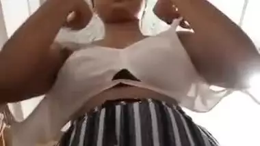 Sexy Desi babe gets naked in self-made XXX video that becomes MMS