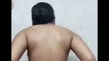 Talll Bengali girl nude bath video making viral xxx