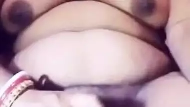 Desi whore flaunts her XXX slit and spreads sex pussy lips on camera