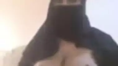 Naughty Muslim Woman Huge Boobs showing